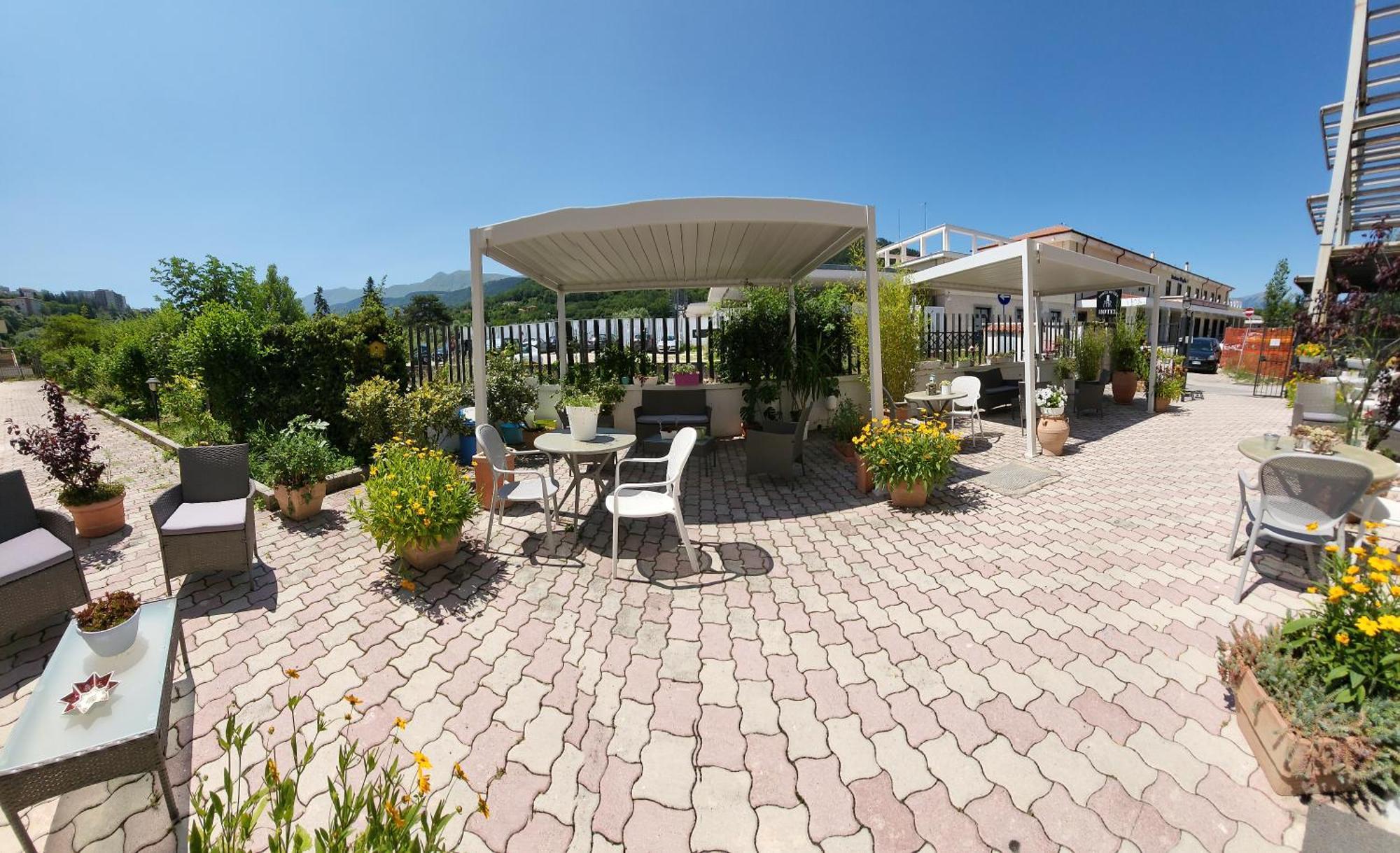 Hotel Porta Rivera LʼAquila Kültér fotó